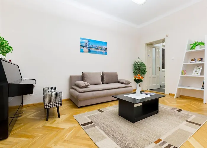 K17 Kinizsi * Budapest