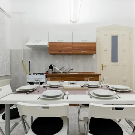 K17 Kinizsi Apartmán *